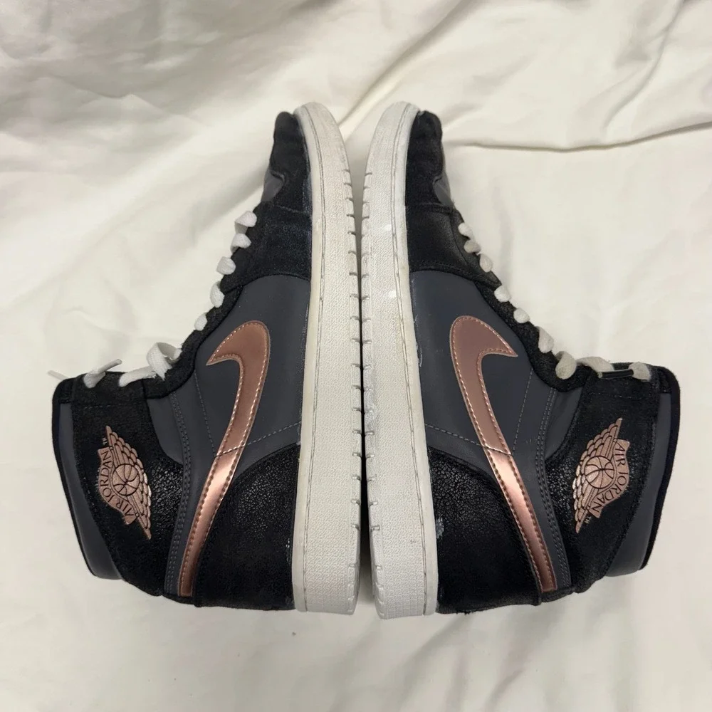 Nike Air Jordan 1 Retro High Black Bronze Medal 332550-016 Mens Size 9‎